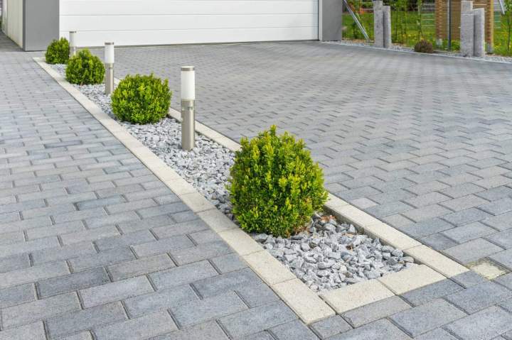 Courtyard in Plain Cobblestones Gatineau